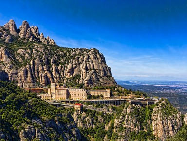 Духовный символ Каталонии — монастырь Монтсеррат