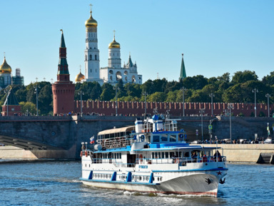 На теплоходе от «Москва-Сити» до парка «Зарядье» 