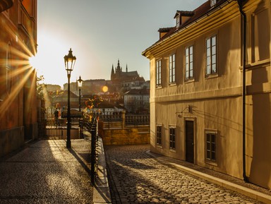 Прага в лучах заката: на автобусе и пешком