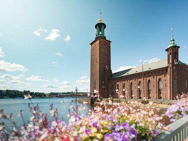 Стокгольмская Ратуша – лебедь, плывущий по воде