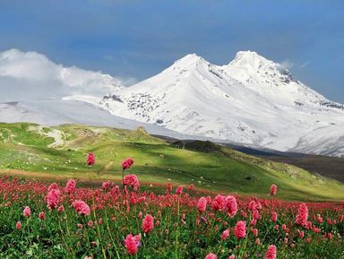 Ледяная поляна Азау и озеро Гижгит из Кисловодска