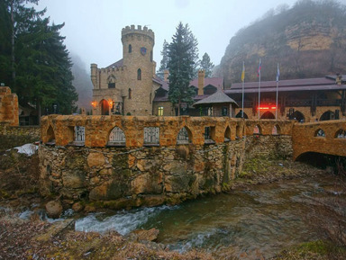 Медовые водопады, гора Кольцо и замок Коварства и Любви