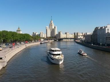 Прогулка с экскурсией на теплоходе по историческому центру Москвы