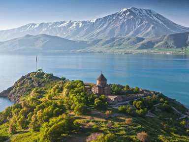 Фототур «Один день в Армении»: монастыри и озеро Севан