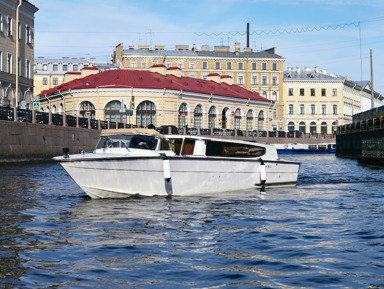 Прогулка на венецианском такси по рекам и каналам Петербурга