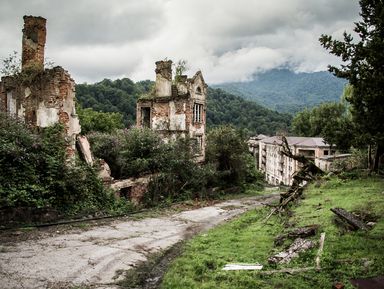 Город-призрак и природа Абхазии
