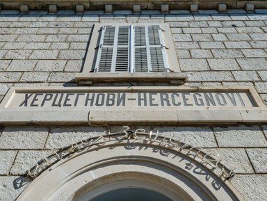 Херцег-Нови — самый молодой из старых городов Боко-Которской бухты