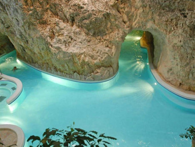 Эгер и Мишкольцтапольца: экскурсия по термальным купальням в пещерах