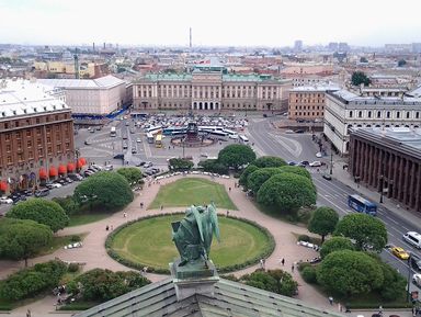 История трех старейших площадей Петербурга