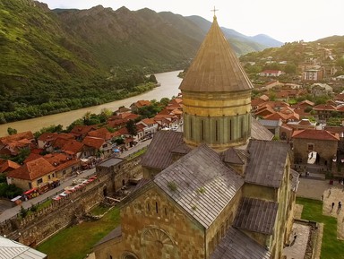 Город-музей Мцхета и средневековый замок Ананури (из Тбилиси)