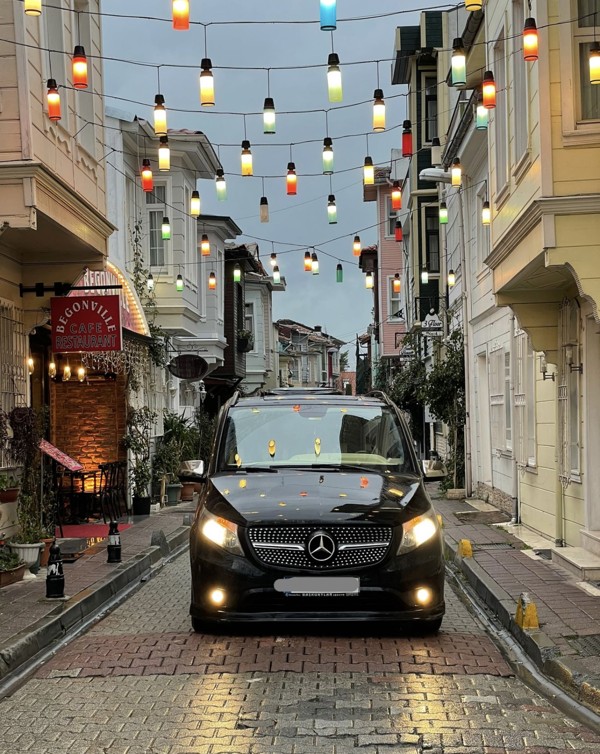 Поездка на Mercedes Vito по Стамбулу — без гида, но с инфосопровождением