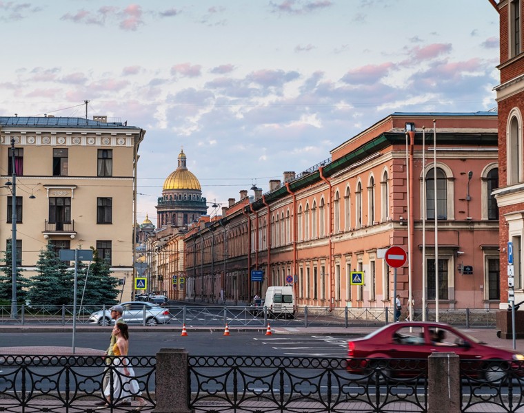 Трансфер из аэропорта на минивэне + главные локации Петербурга