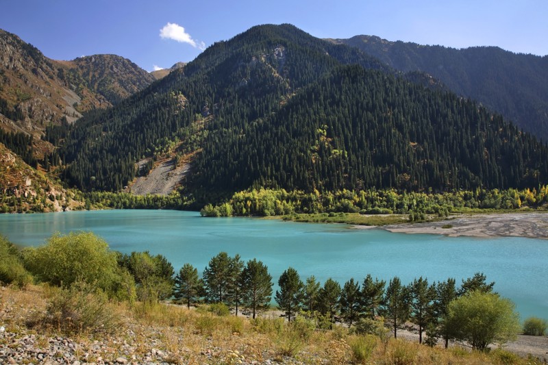 Из Алматы — на горное озеро Иссык!