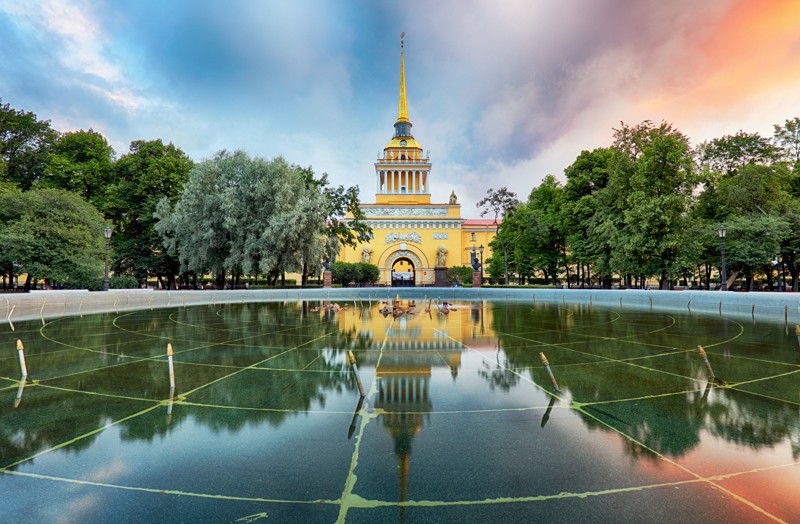 Трезубец Посейдона: античность и вода в истории Петербурга