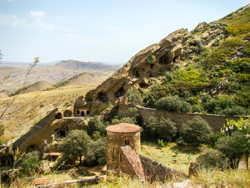 Пещерный монастырь Давид-Гареджи, пустыня и грузинское вино