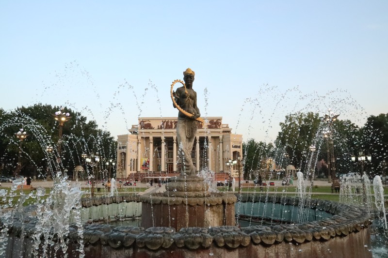 Из Ташкента — в Худжанд, Петергоф Центральной Азии