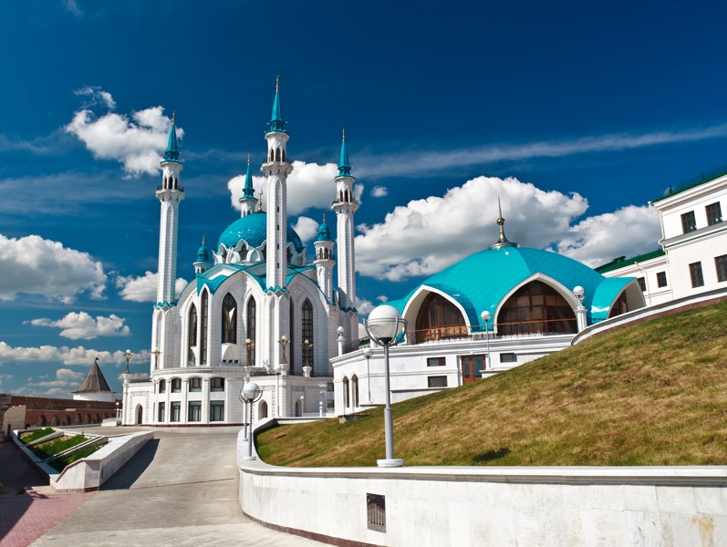Исследовать Казанский кремль