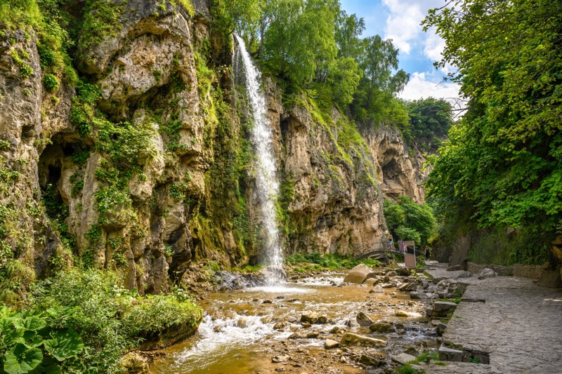 Медовые водопады и гора Кольцо: автобусная экскурсия из Пятигорска