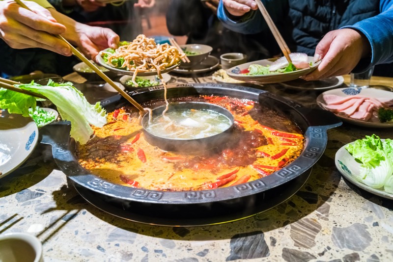 Яркий день в Китае: Великая стена, храм Юнхэгун и модное кафе с hotpot