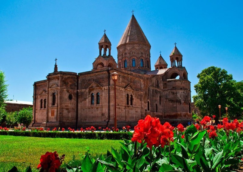 Армянский Ватикан: пешеходная прогулка по Эчмиадзину