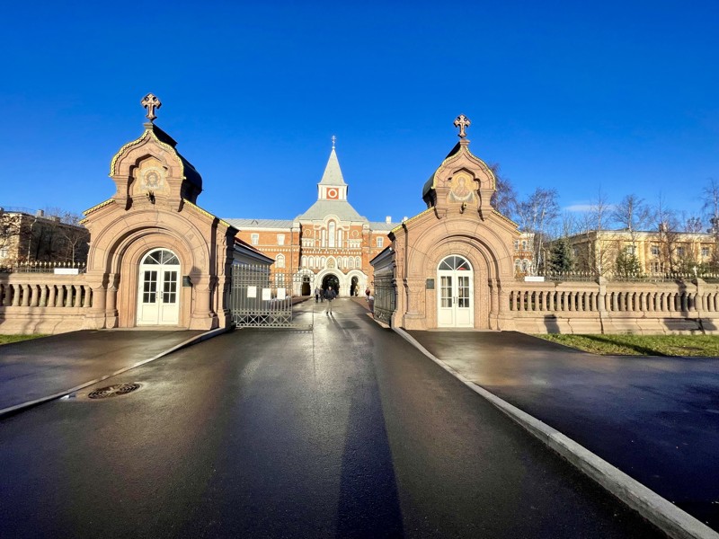 Троице-Сергиева пустынь, усадьба Знаменка и другие открытия близ Петергофа