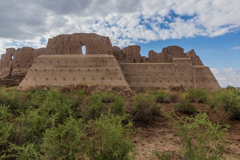 Через пустыни  — к древним крепостям Хорезма