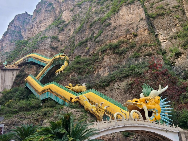 Из Пекина — в живописное ущелье Дракона