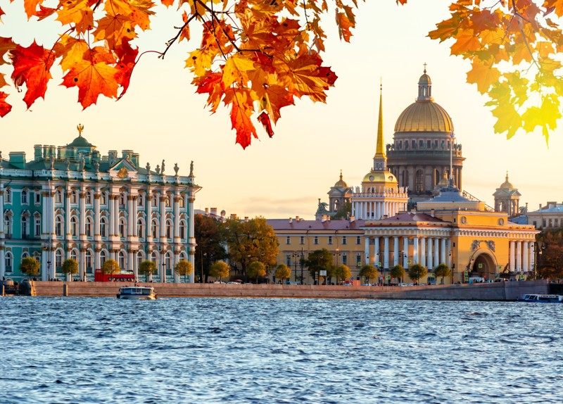 Прогулка по набережным Петербурга