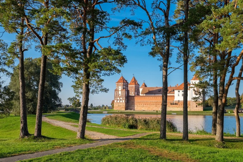 Средневековые замки и усадьбы художников: путешествие по четырём городам Беларуси