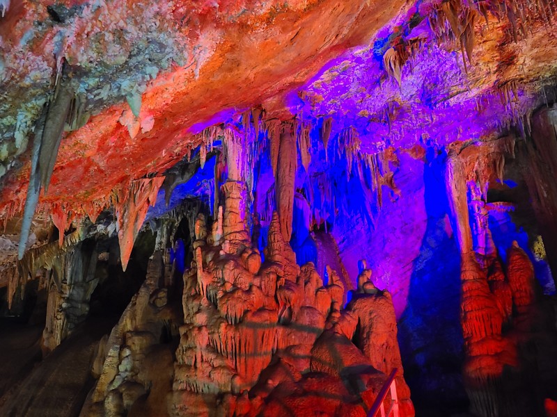 Сказочная пещера Шихуа — из Пекина