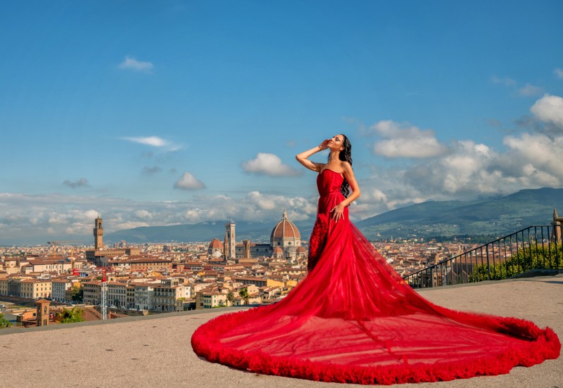 Фотосессия во Флоренции: в летящем платье на фоне романтичного города