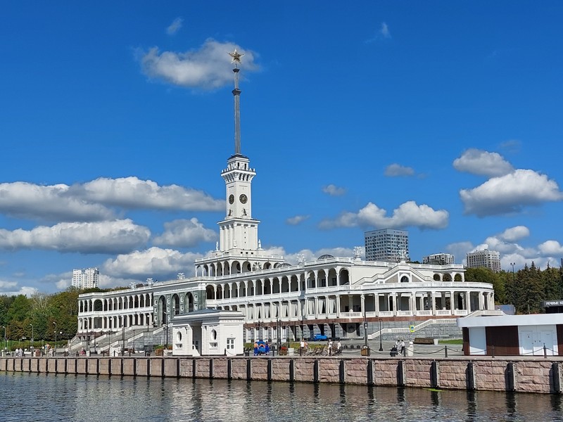 По каналу имени Москвы — к усадьбе Козьмодемьянское