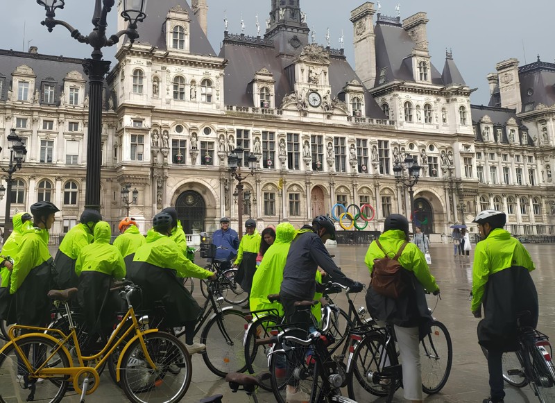 По историческому центру Парижа — на велосипедах