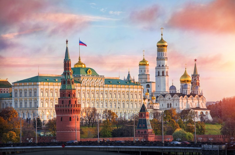 Кремль — сердце России (на иностранном языке)