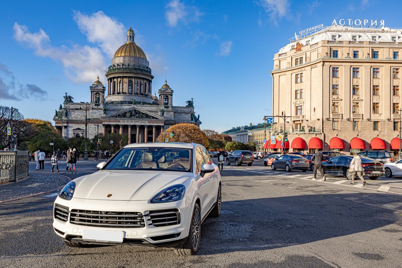 Петербург на Porsche Cayenne с панорамной крышей