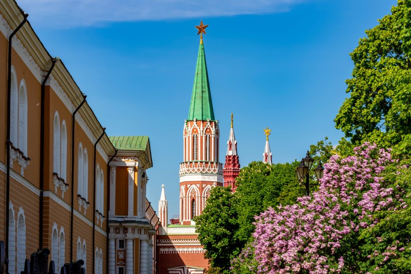 «Москва — это Красная площадь, Москва — это звёзды Кремля...»